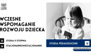 Małe dziecko bawi się klockami. Plakat informuje o studiach II stopnia z wczesnego wspomagania rozwoju dziecka.