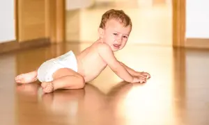 Płacz niemowlaka na podłodze, być może objawy ADHD u niemowlaka?