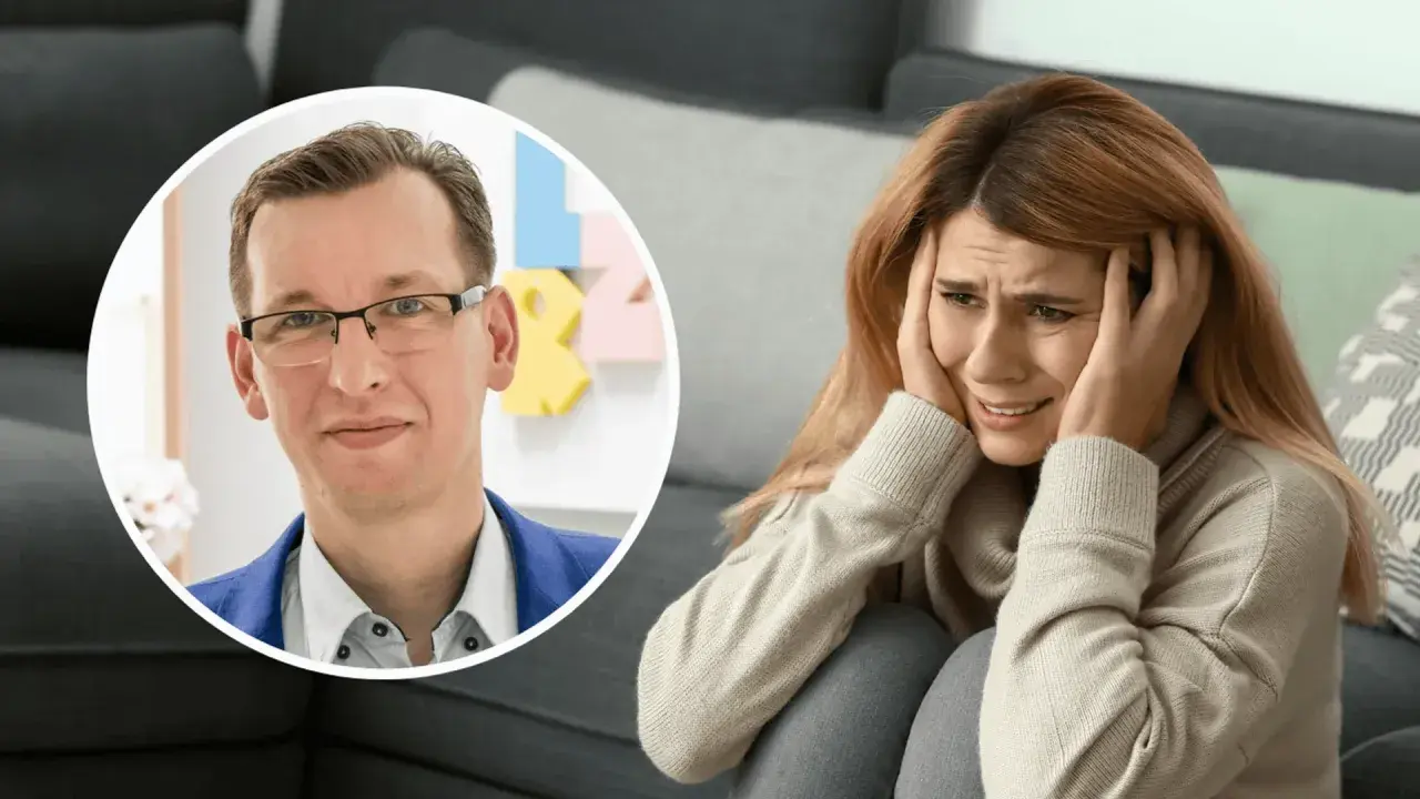 Mężczyzna w okularach i niebieskiej marynarce obok cierpiącej kobiety. Może to symbolizować pomoc w trudnym epizodzie psychicznym.