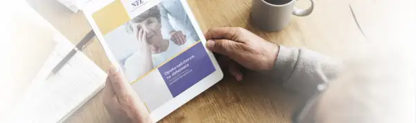 Poradnik "Opieka nad chorym na alzheimera" na tablecie. Podpowiada, jak wytrzymać z chorym na alzheimera, oferując wsparcie opiekunom.